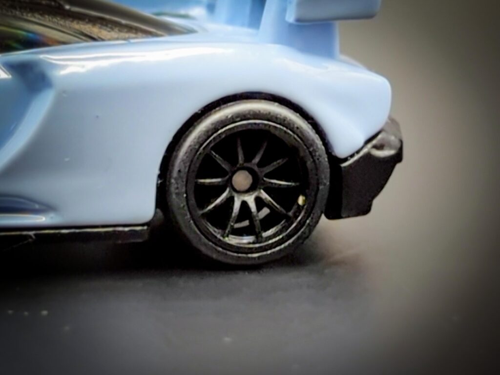 McLaren Senna by Hot Wheels - Rear wheel and fender