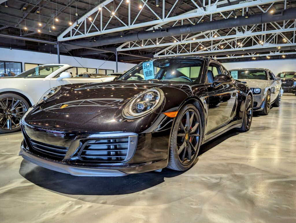 2017 Porsche Carrera 4S 991.2 Driver's side, front 3/4