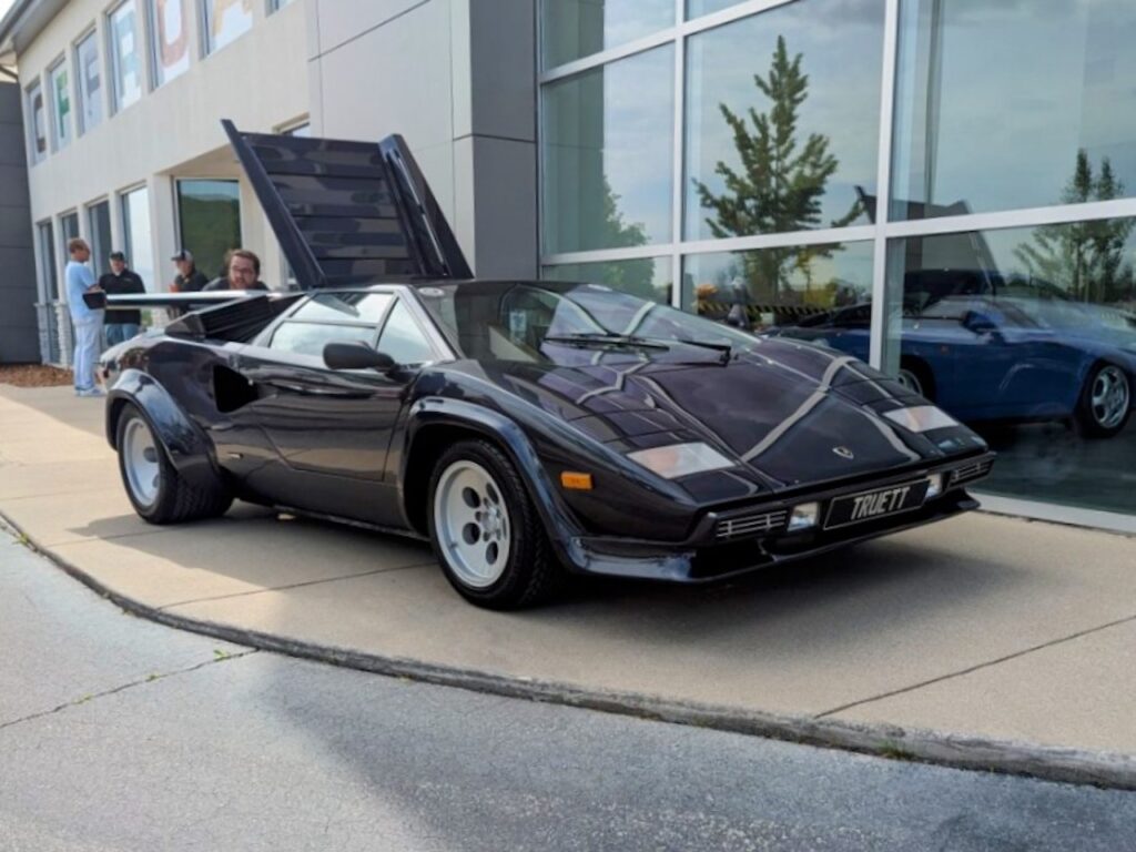 Lamborghini Countach - Passenger's side, front 3/4