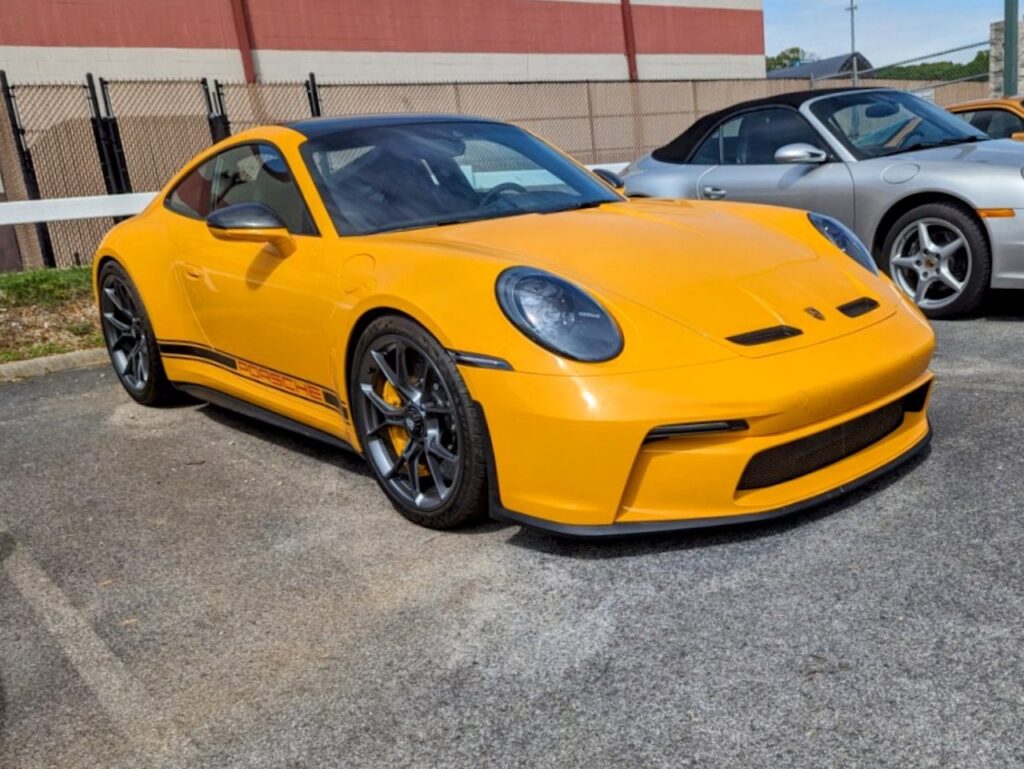 Porsche 911 - Passenger's side, front 3/4