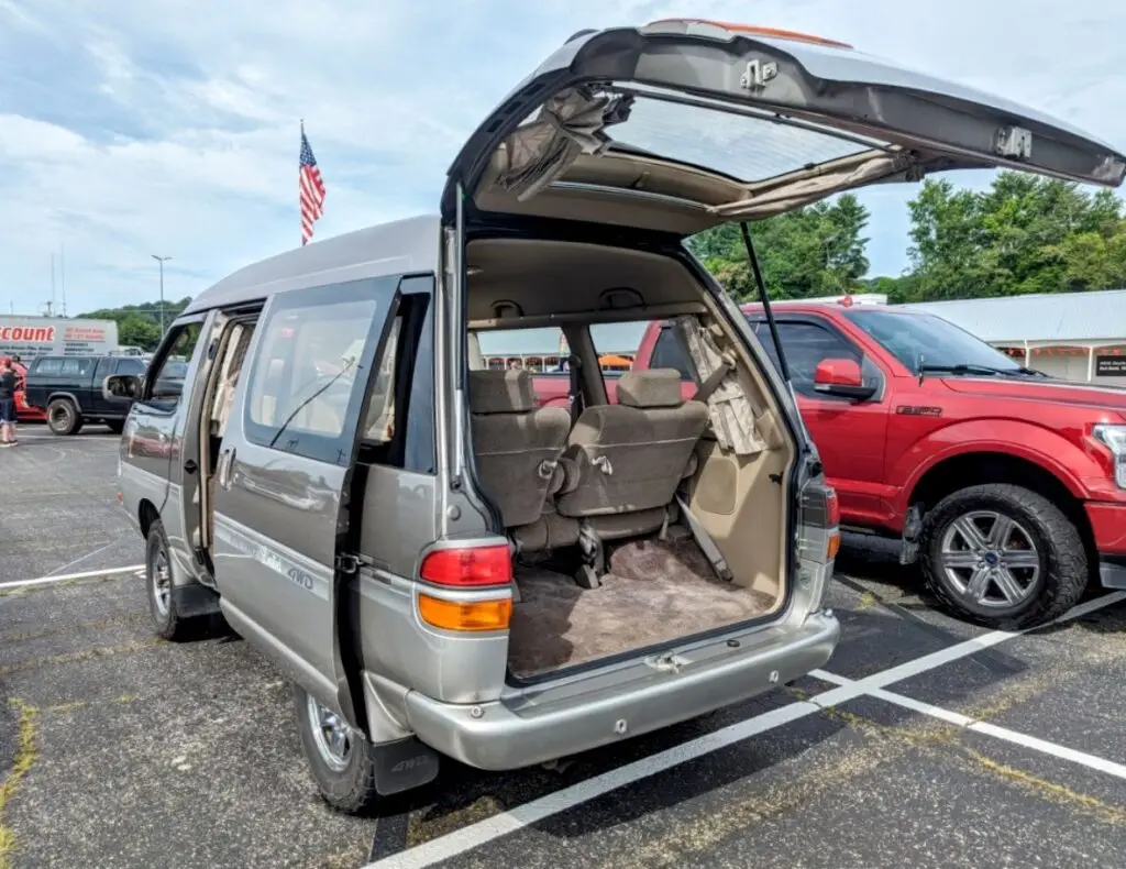 Toyota TownAce - Driver's side, rear 3/4