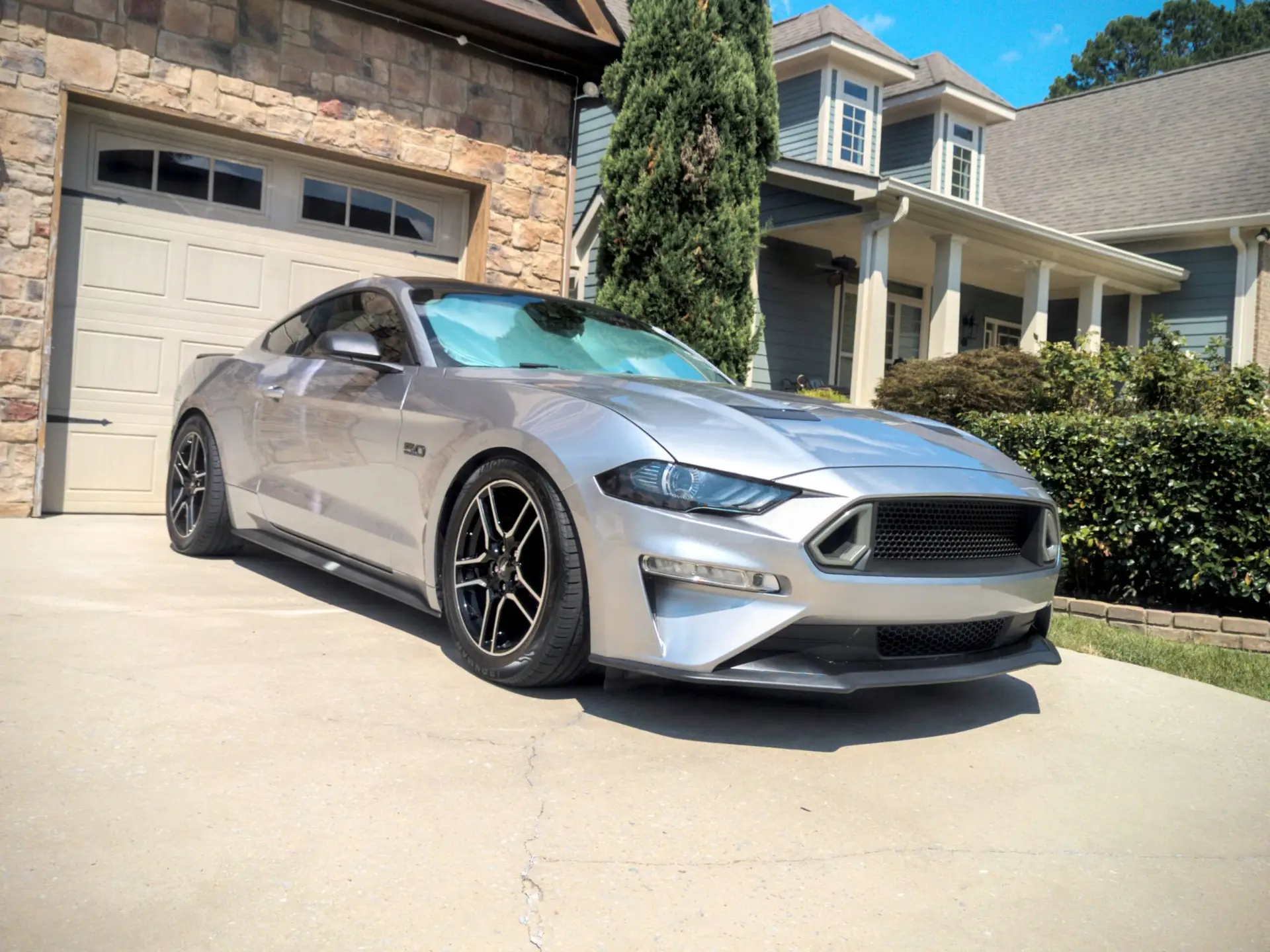 Passenger's side, front 3/4