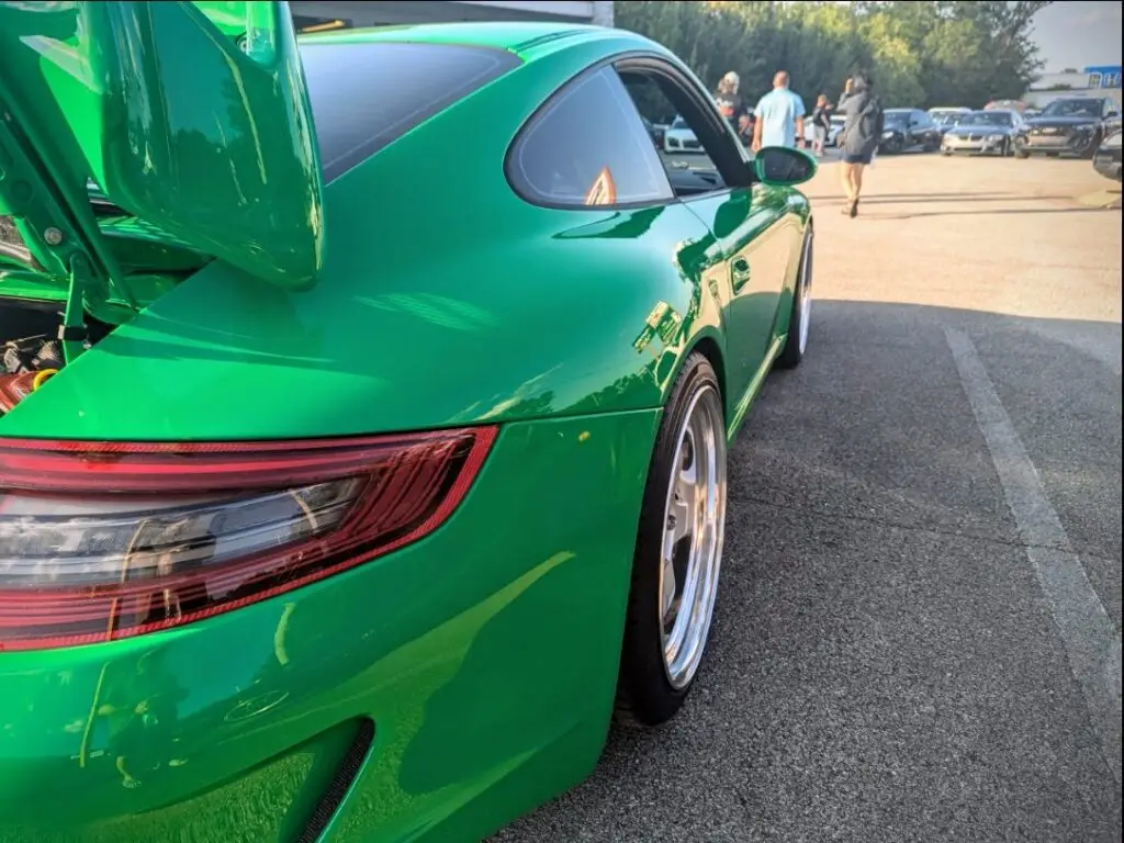 Porsche 911 - Passenger's side, rear 3/4