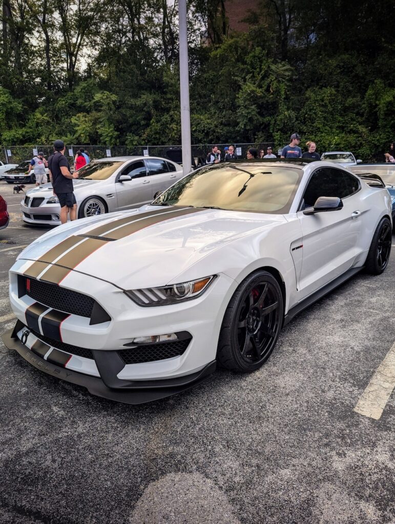 Ford Mustang GT350R - Driver's side, front 3/4