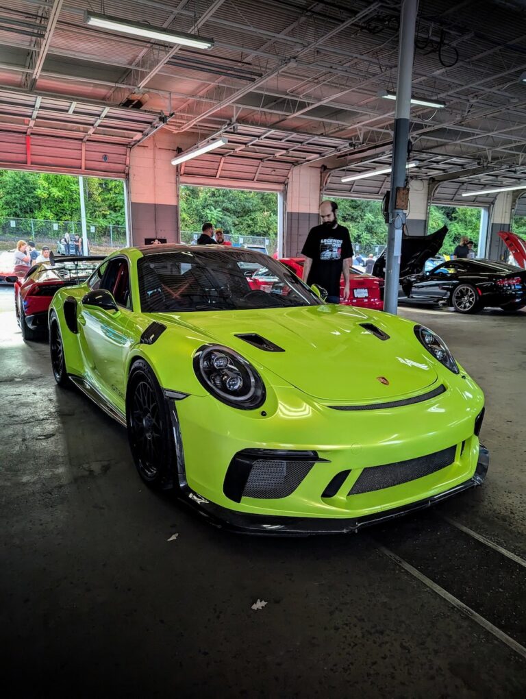 Porsche 911 GT3 RS - Passenger's side, front 3/4