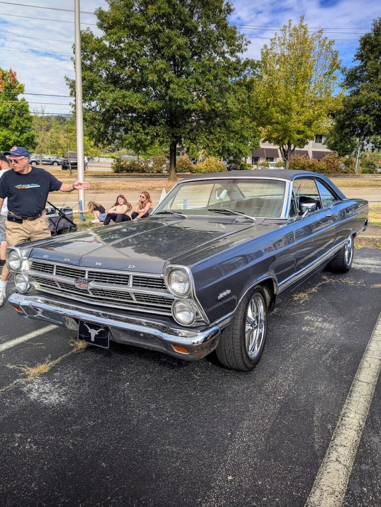 Ford Fairlane - Driver's side, front 3/4