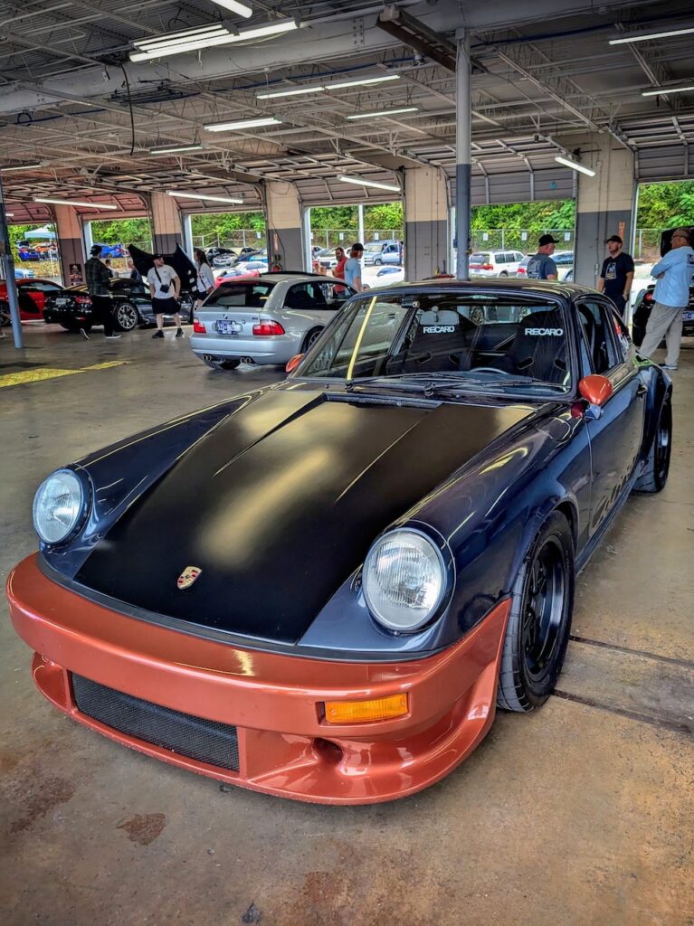 Porsche 911 - Driver's side, front 3/4