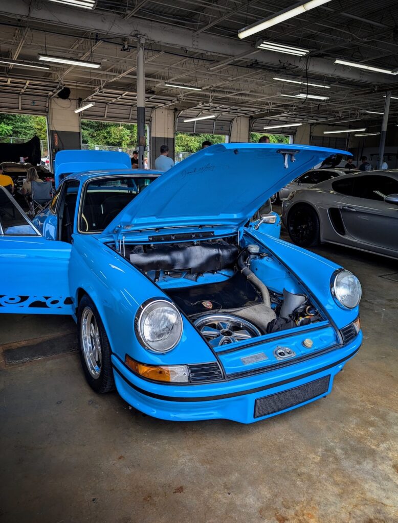 Porsche 911 - Passenger's side, front 3/4