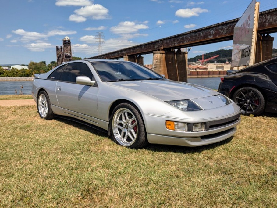 Nissan 300ZX - Passenger's side, front 3/4