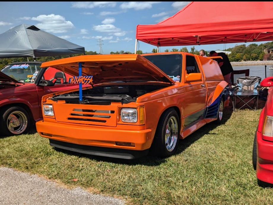 Chevrolet S-10 - Driver's side, front 3/4