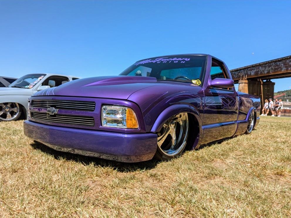 Chevrolet S-10 - Driver's side, front 3/4