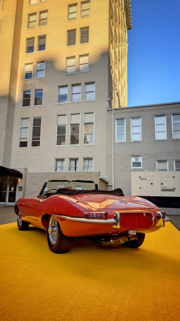 Jaguar E-Type - Driver's side, rear 3/4