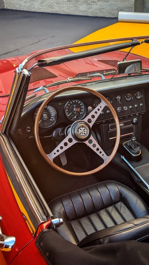 Jaguar E-Type - Interior
