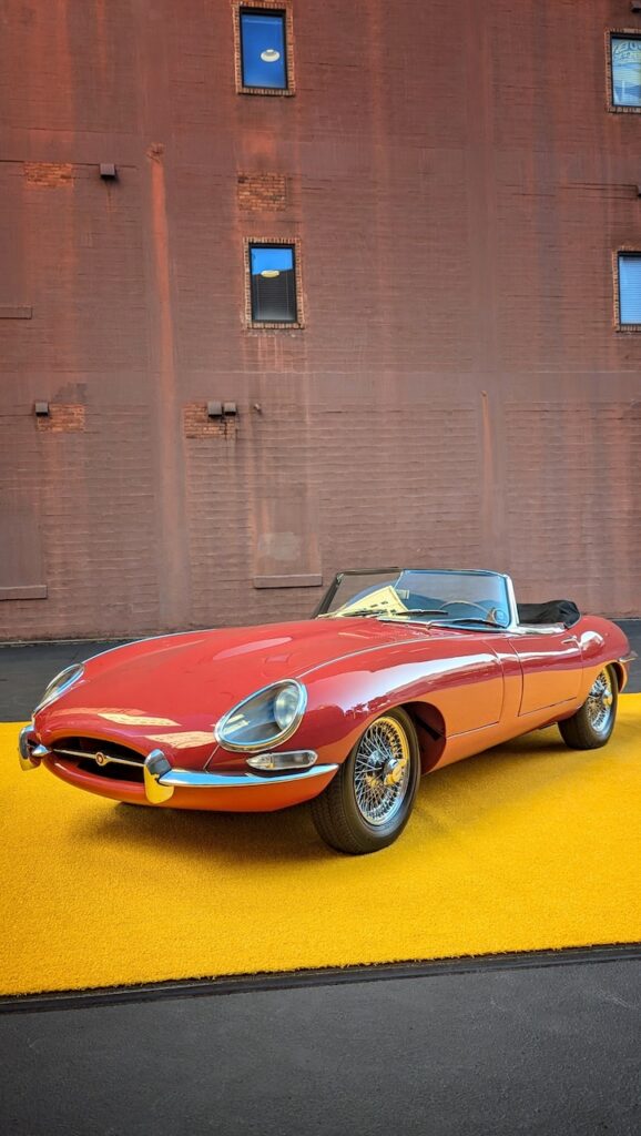 Jaguar E-Type - Driver's side, front 3/4