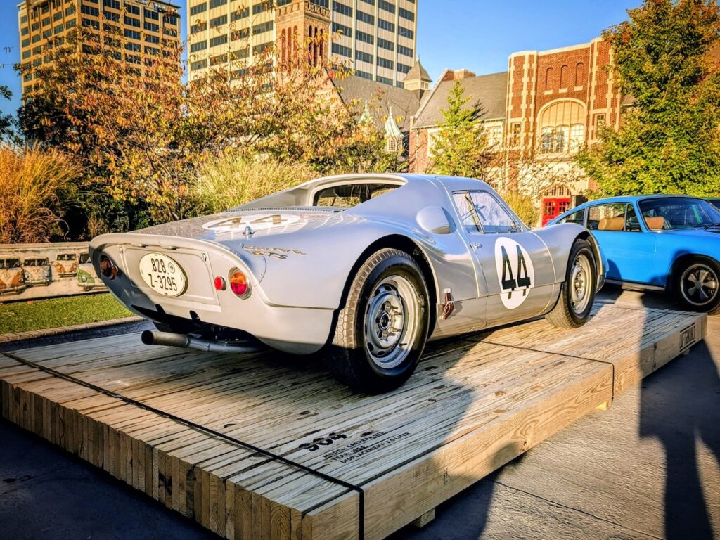 Porsche 904 - Passenger's side, rear 3/4