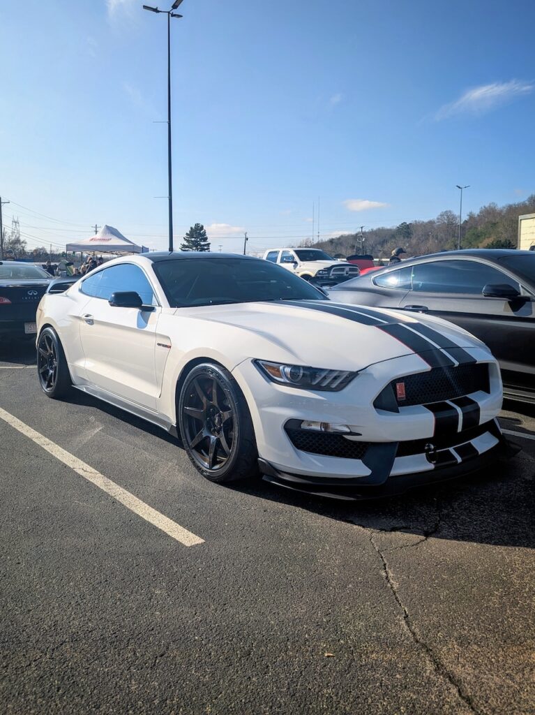 Ford Mustang GT350R - Passenger's Side, Front 3/4