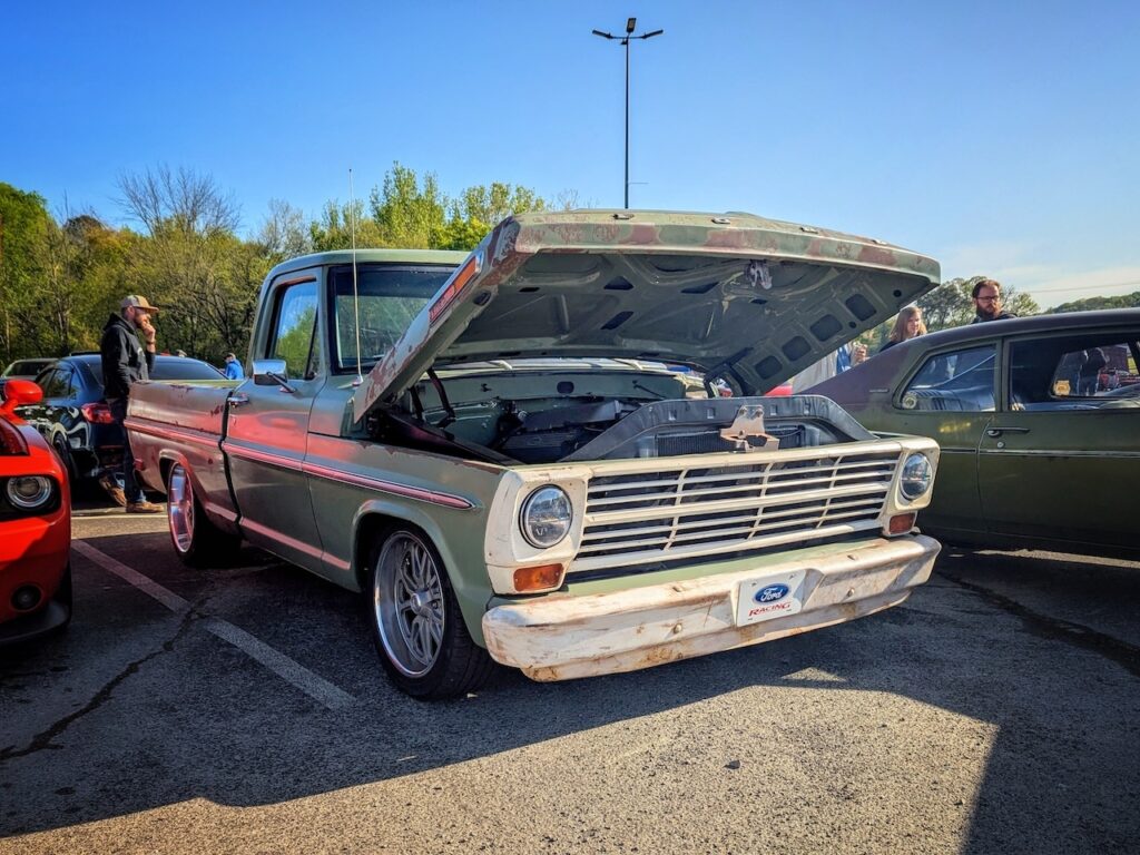 Ford F100 - Passenger's side, front 3/4