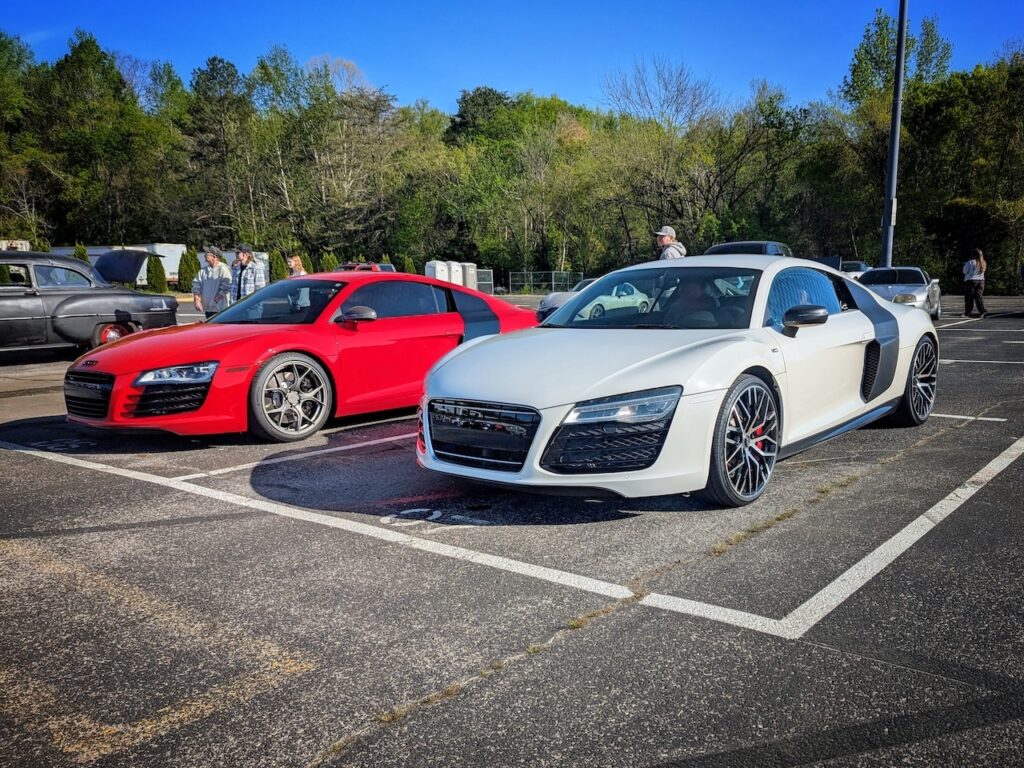 Audi R8s - Driver's side, front 3/4