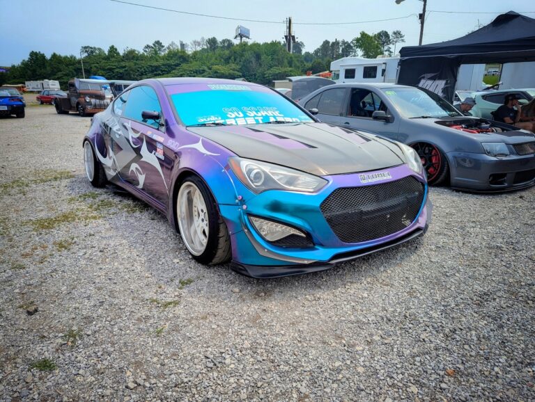 Hyundai Genesis - Passenger's side, front 3/4