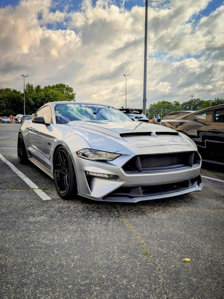 Ford Mustang GT - Passenger's side, front 3/4