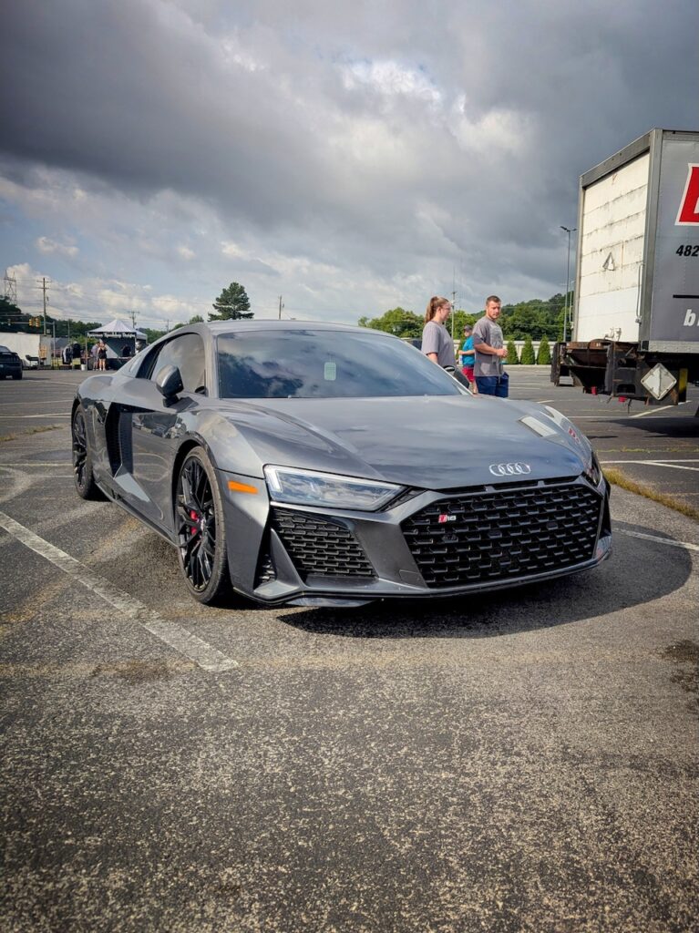 Audi R8 - Passenger's side, profiles