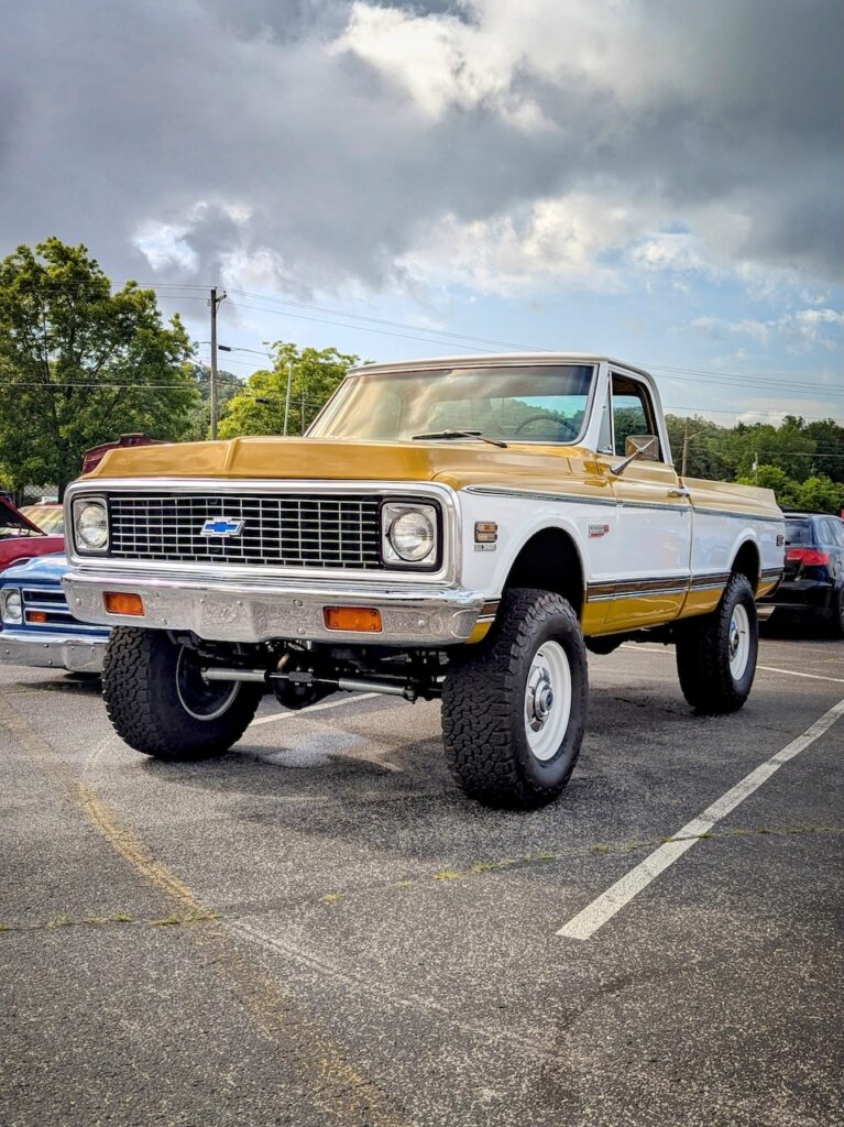 Chevrolet C/K - Driver's side, front 3/4