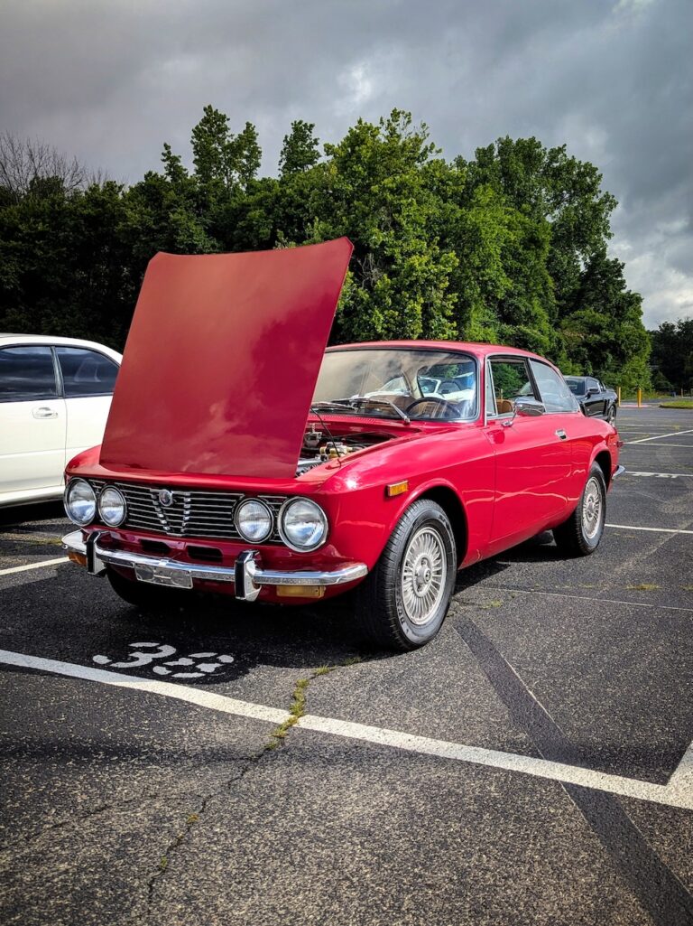 Alfa Romeo 2000 GTV - Driver's side, front 3/4