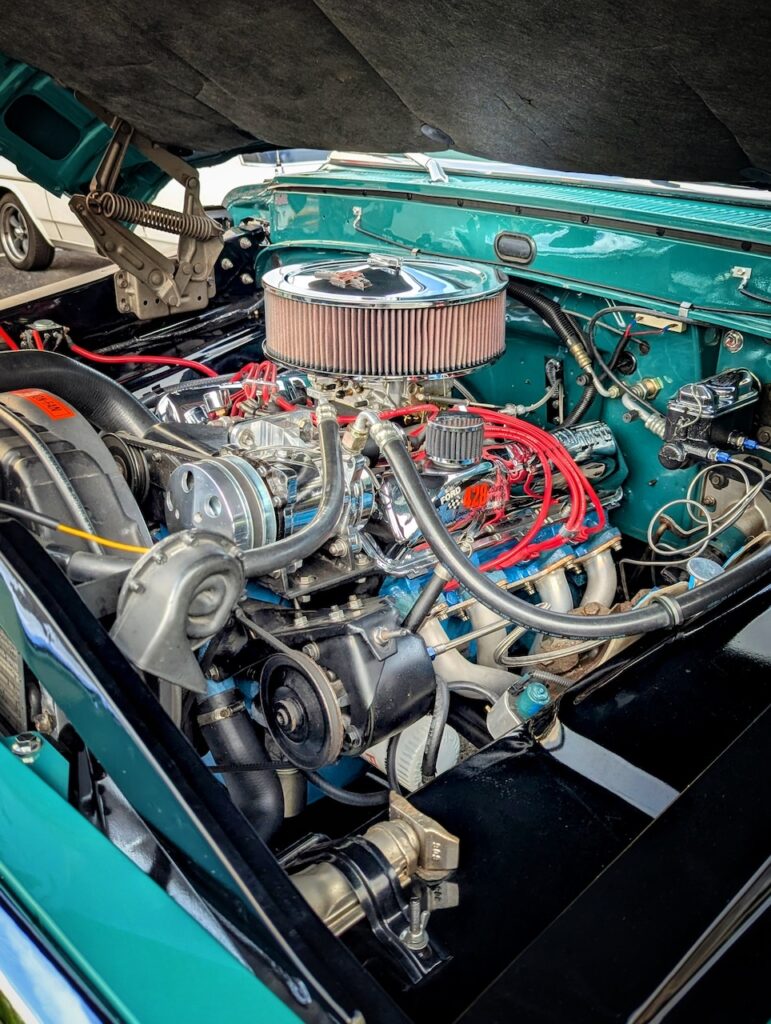 Ford F-100 Ranger - Engine bay