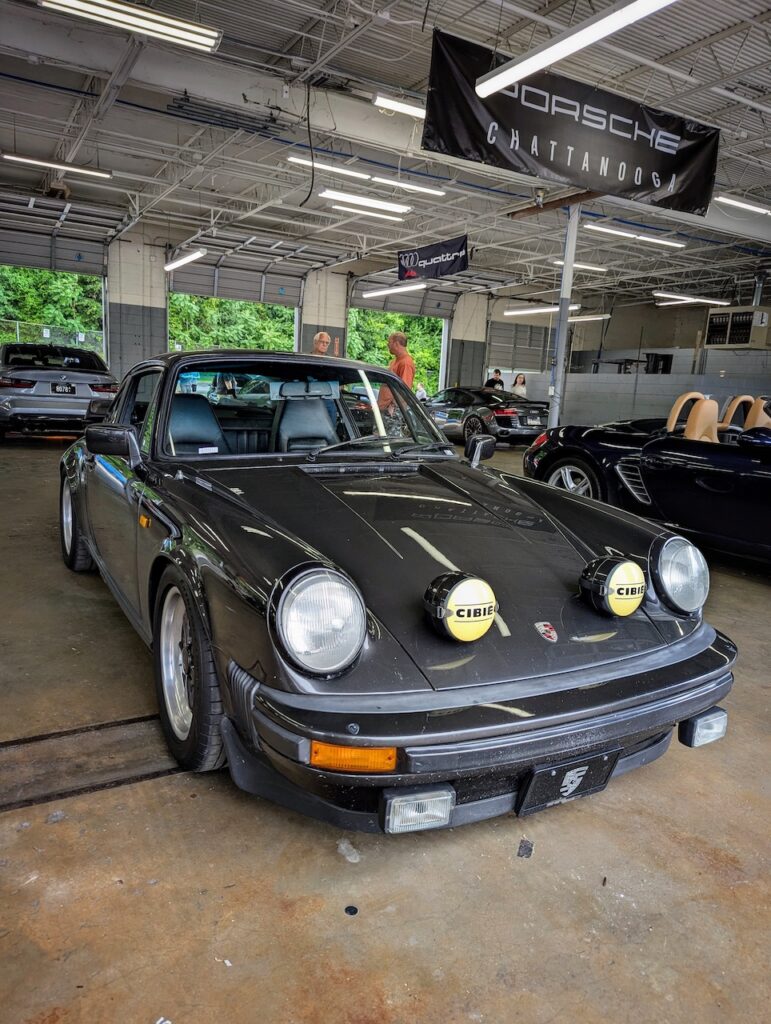 Porsche 911 - Passenger's side, front 3/4