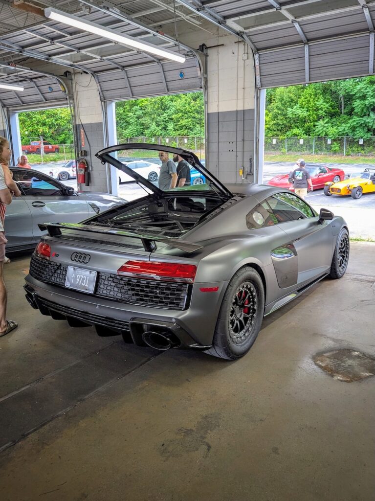 Audi R8 - Passenger's side, rear 3/4