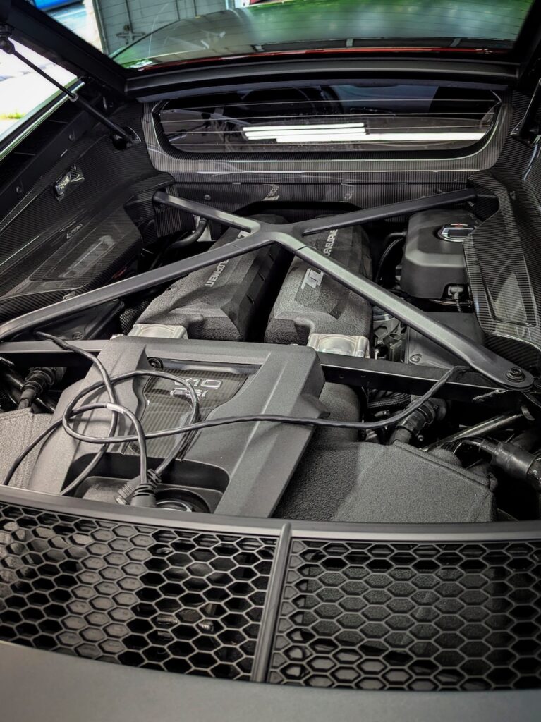 Audi R8 - Engine bay