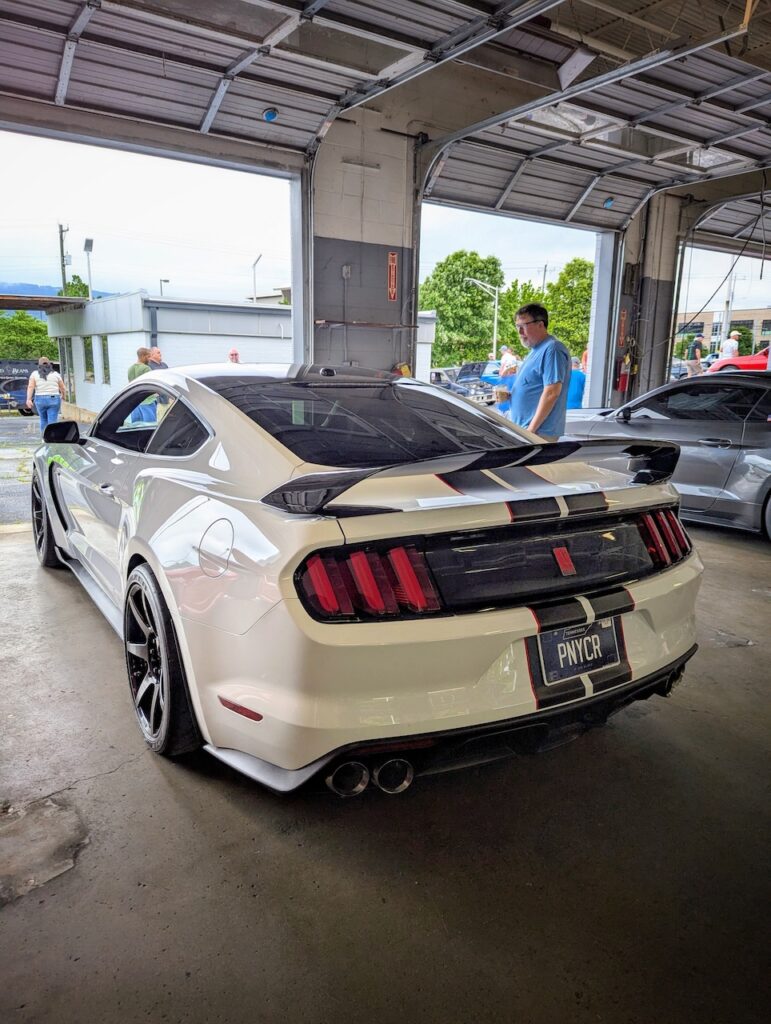 Ford Mustang GT350R - Driver's side, rear 3/4