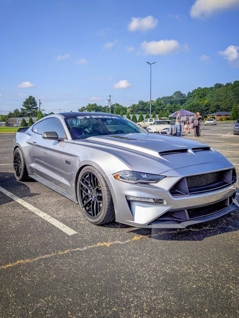 Ford Mustang GT - Passenger's side, front 3/4