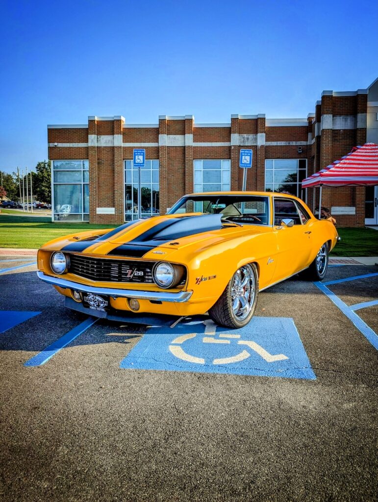 Chevrolet Camaro.- Driver's side, front 3/4