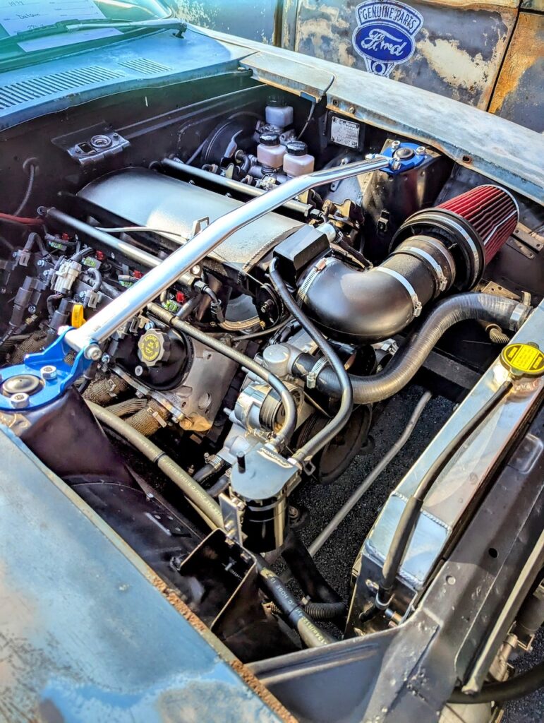 Datsun 240Z - Engine bay