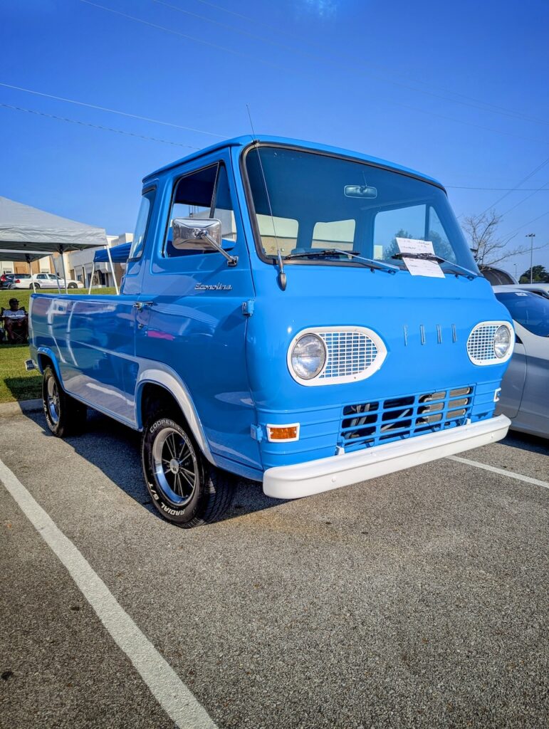 Ford Econoline - Passenger's side, front 3/4