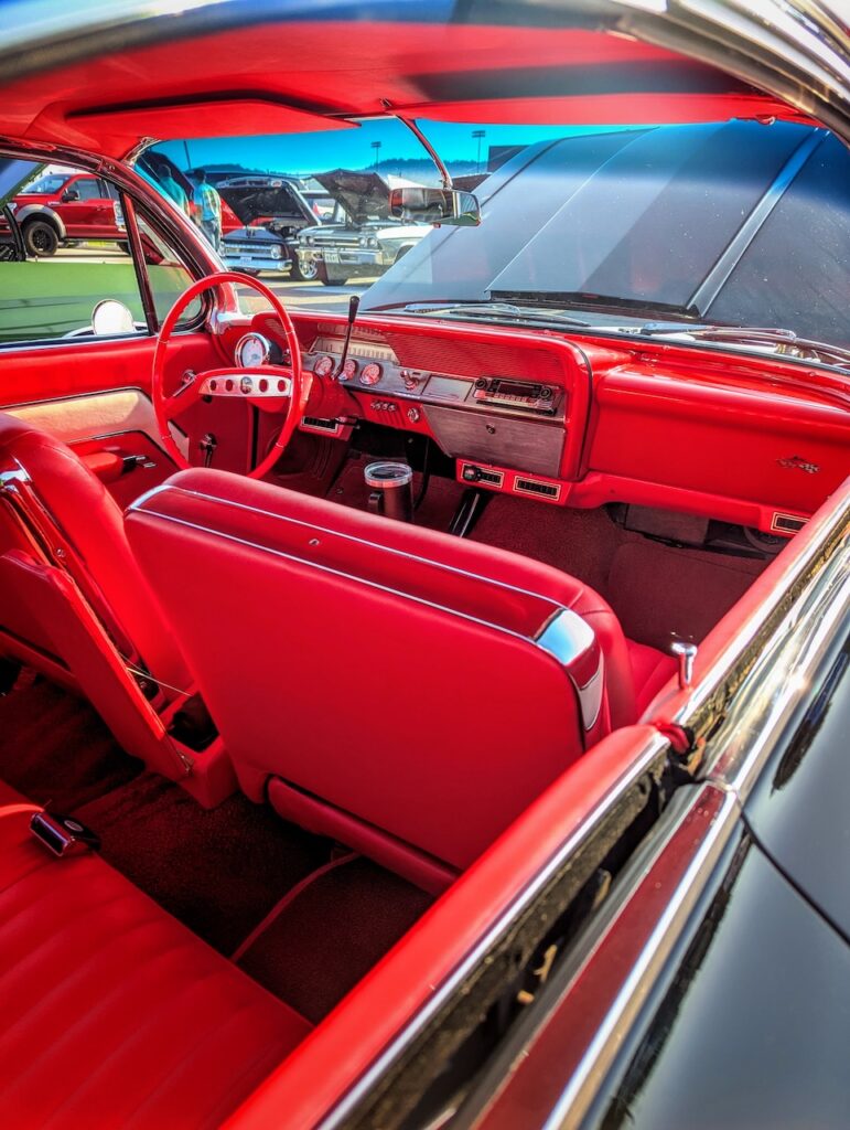 Chevrolet Impala SS - Front interior