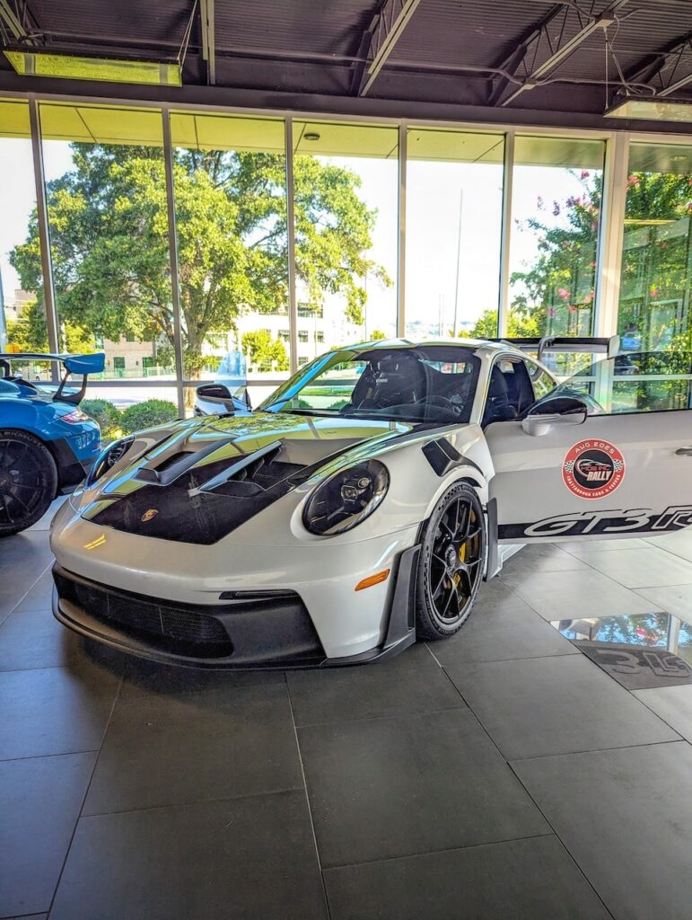 Porsche 911 GT3 RS - Driver's side, front 3/4