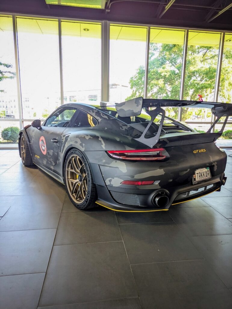 Porsche 911 GT2 RS - Driver's side, rear 3/4