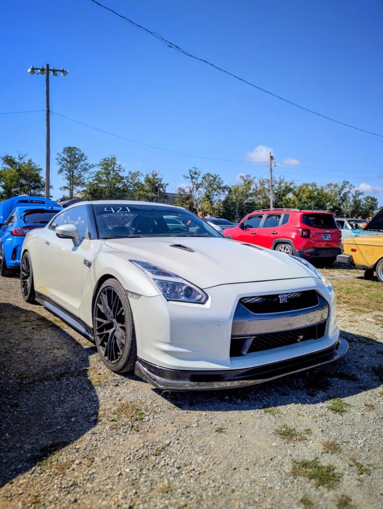 Nissan GT-R - Front 3/4