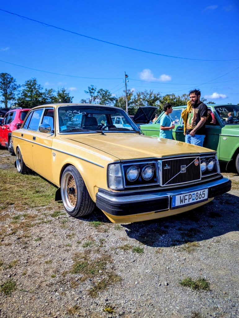 Volvo 244 - Front 3/4