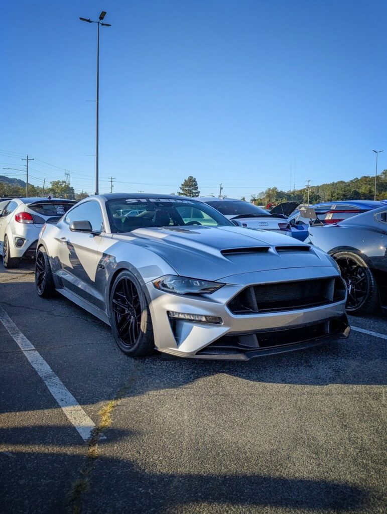 Ford Mustang - Front 3/4